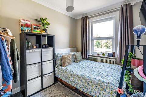 20 Kingslea, Leatherhead, KT22 7SN