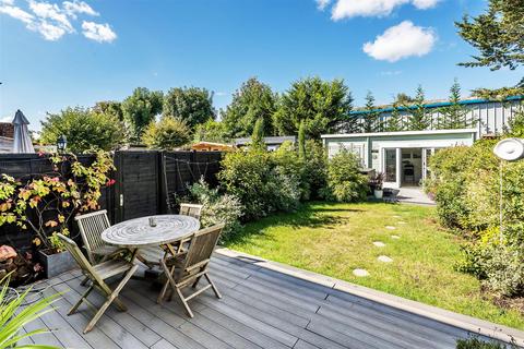 20 Kingslea, Leatherhead, KT22 7SN