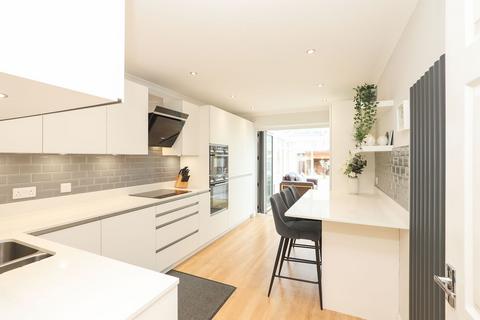 28 Bishop Gardens, Sheffield, S13 7EX