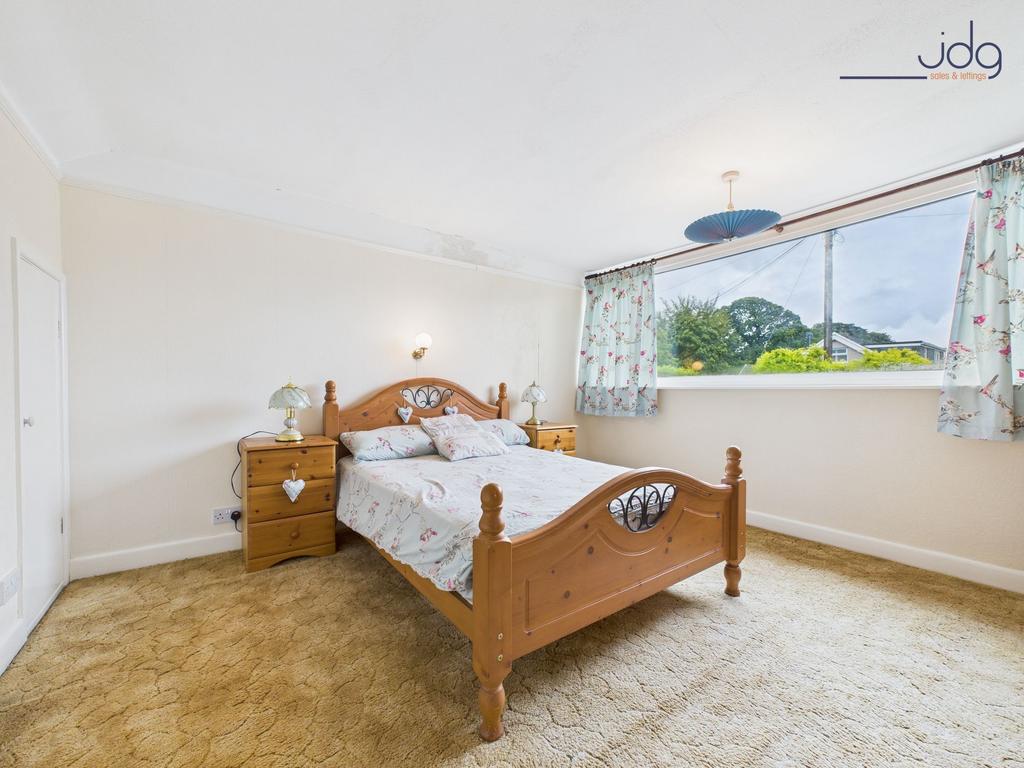 First Floor Double Bedroom with Eaves Storage