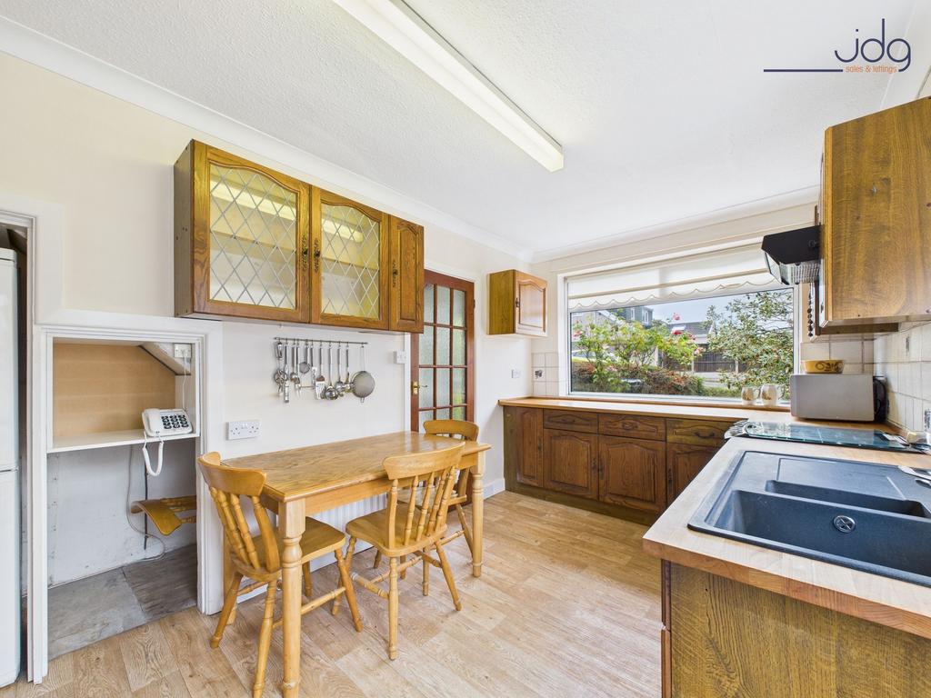 Bright and Airy Kitchen