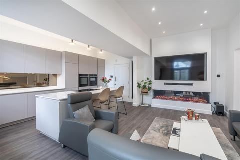 6 bedroom detached house for sale, Talbot Road, Leeds LS8