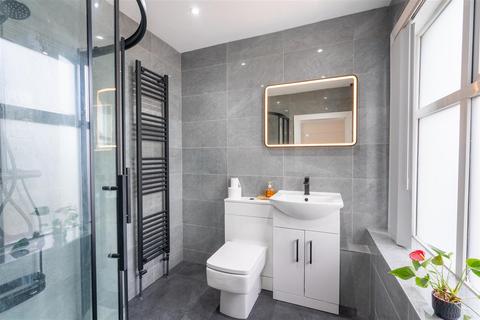 6 bedroom detached house for sale, Talbot Road, Leeds LS8