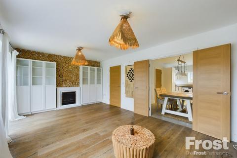 4d Holywell Way, Staines-upon-thames, TW19 7SH