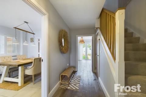 4d Holywell Way, Staines-upon-thames, TW19 7SH