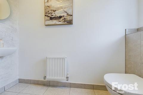 4d Holywell Way, Staines-upon-thames, TW19 7SH