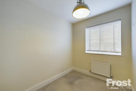 4d Holywell Way, Staines-upon-thames, TW19 7SH