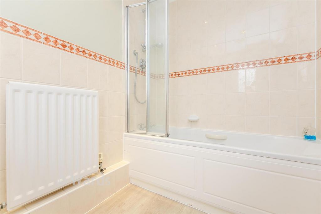 En-Suite Bathroom
