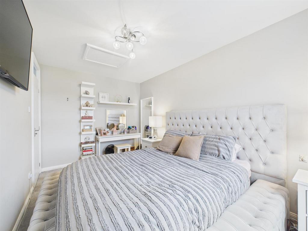 Bed 1 - 4.jpg