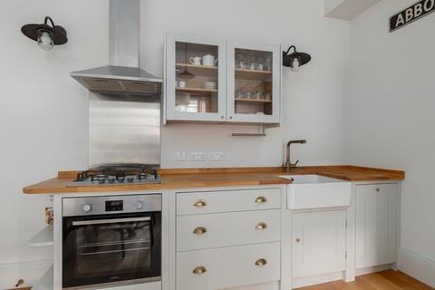 2f1, 19 Abbotsford Park, Edinburgh, EH10 5DZ