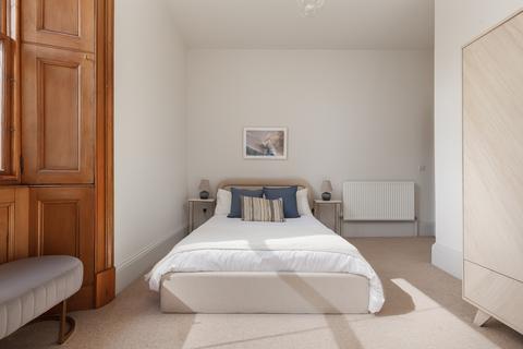 2f1, 19 Abbotsford Park, Edinburgh, EH10 5DZ