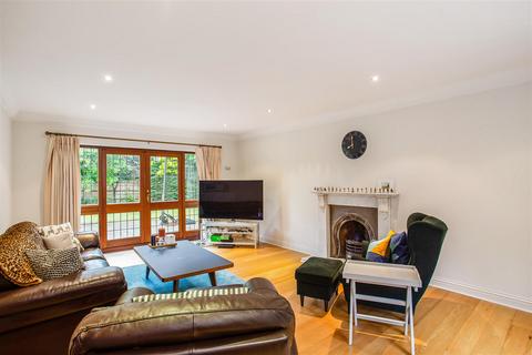 4 bedroom detached house to rent, Fairmile Lane,  Cobham