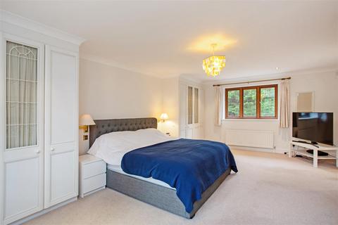 4 bedroom detached house to rent, Fairmile Lane,  Cobham
