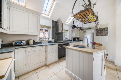 6 bedroom detached house for sale, Pemberley Avenue, Bedford