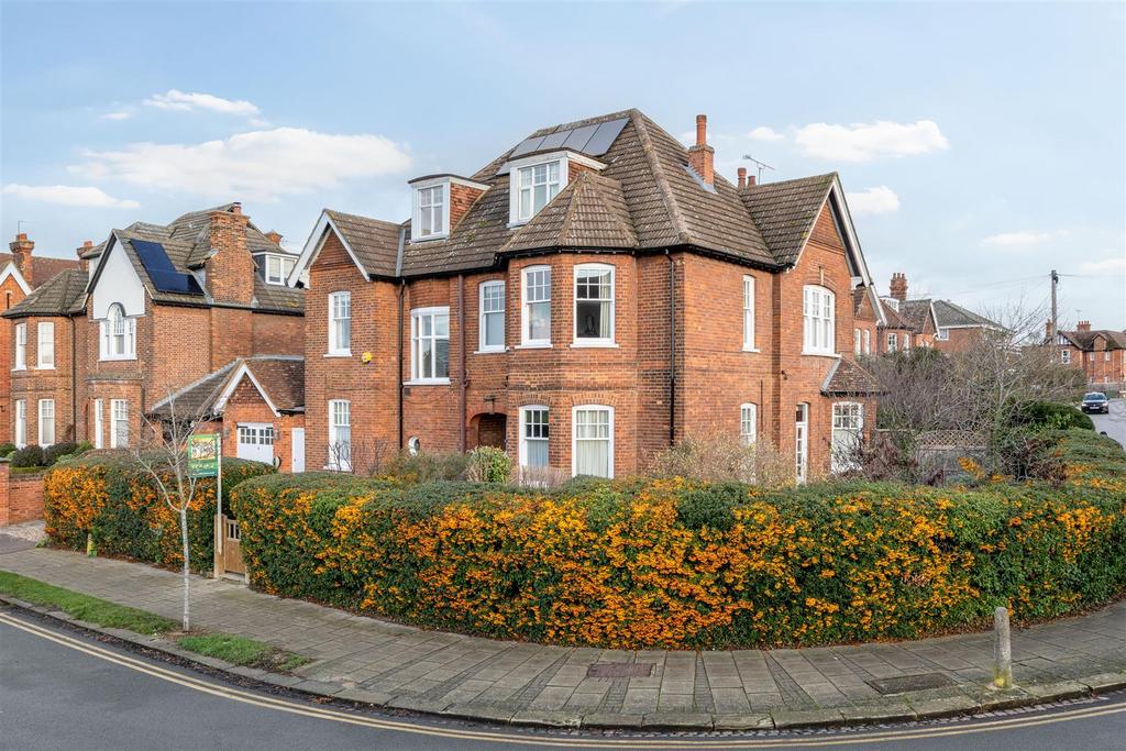 260107 - 11 Pemberley Avenue, Bedford - 01.jpg