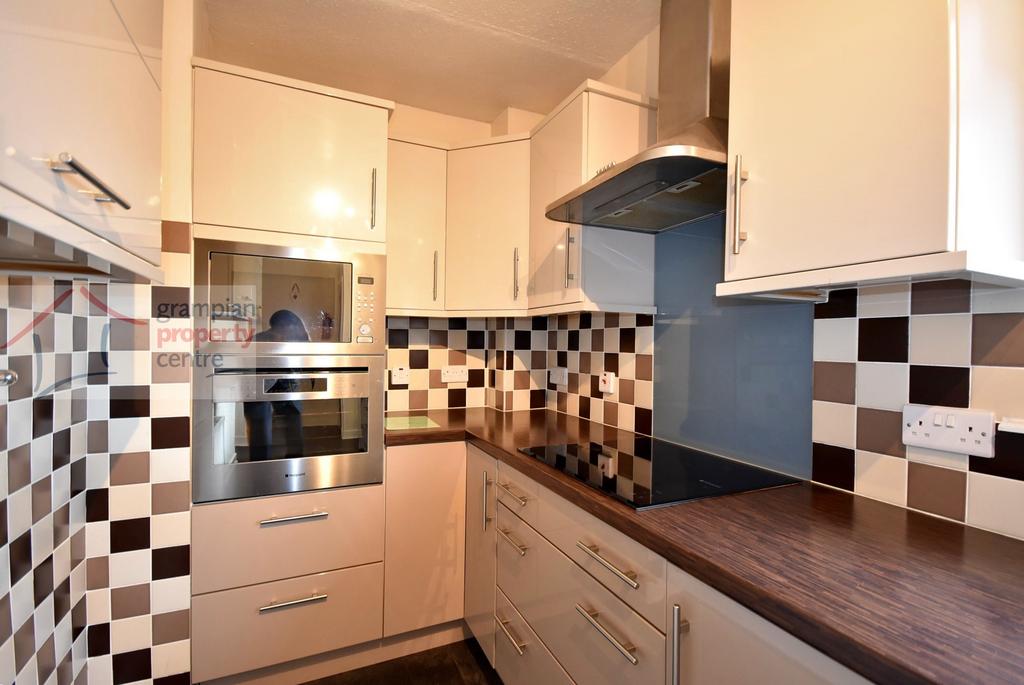 Kitchen 2 .JPG