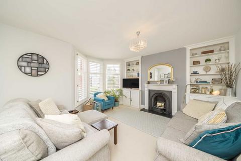 3 bedroom maisonette for sale, Haverhill Road, London SW12
