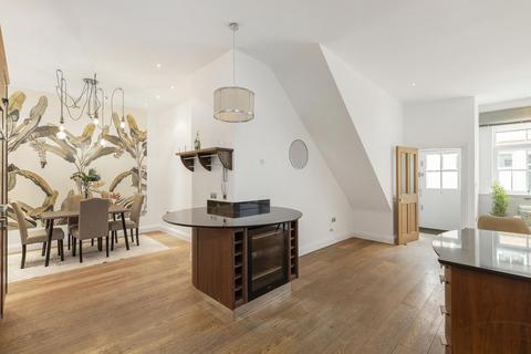 4 Adam & Eve Mews, London, W8 6UJ