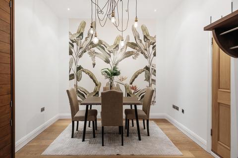 4 Adam & Eve Mews, London, W8 6UJ
