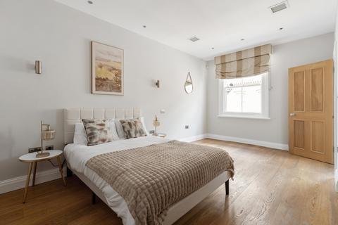 4 Adam & Eve Mews, London, W8 6UJ