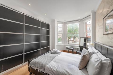 1 bedroom flat for sale, Essendine Mansions, London W9