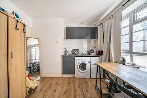 Studio for sale, High Street, Guildford, GU1