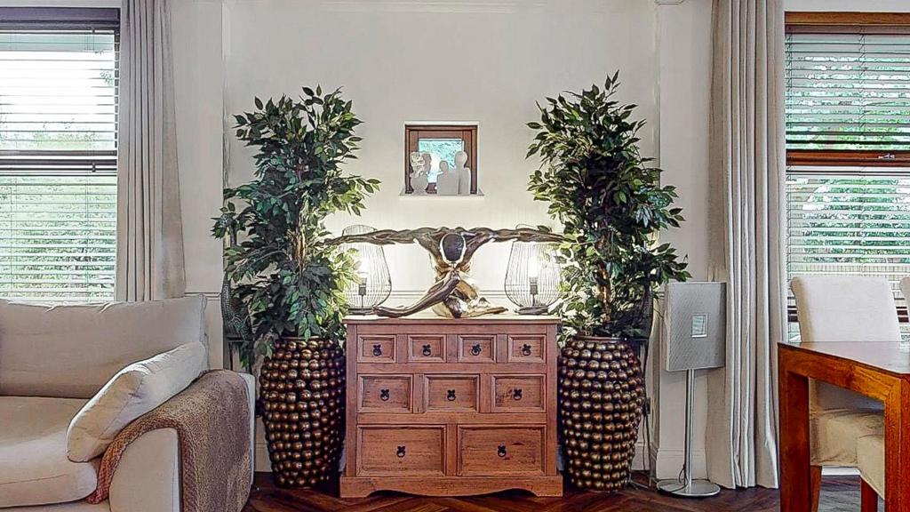 V HLTpozmm0q E-qhvwn Jm TQ.jpg