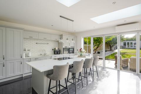 4 bedroom detached house for sale, Gardiners Lane North, Billericay, CM11