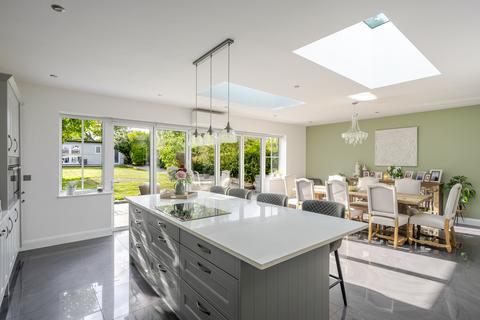4 bedroom detached house for sale, Gardiners Lane North, Billericay, CM11