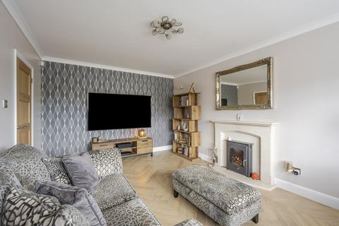 4 bedroom detached house for sale, Gardiners Lane North, Billericay, CM11