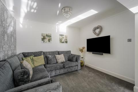 4 bedroom detached house for sale, Gardiners Lane North, Billericay, CM11