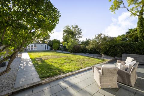 4 bedroom detached house for sale, Gardiners Lane North, Billericay, CM11