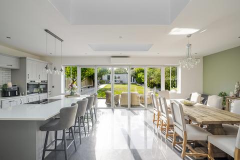 4 bedroom detached house for sale, Gardiners Lane North, Billericay, CM11