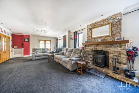 5 bedroom detached house for sale, Ayloffs Walk, Emerson Park