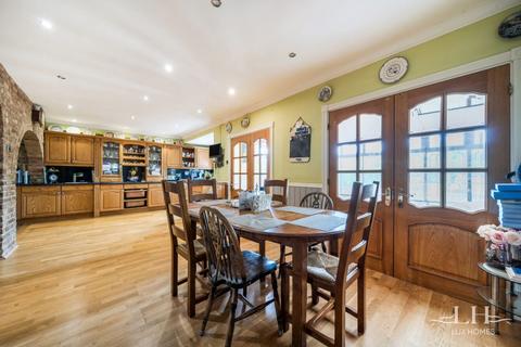 5 bedroom detached house for sale, Ayloffs Walk, Emerson Park