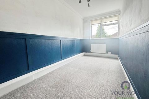 25 Beechfield Close, Halesowen, B62 8LG