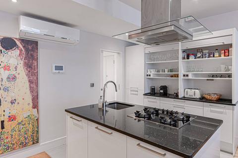 Atherstone Mews, South Kensington, London, SW7