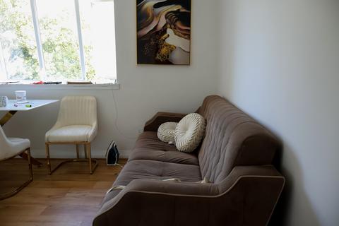 undefined, Statham Grove, London N18