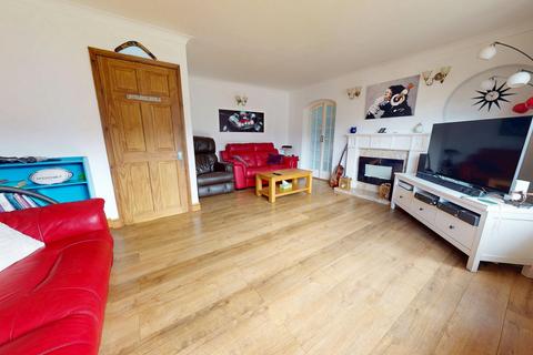 3 bedroom detached house for sale, Martyns Way, Weedon, NN7 4RS