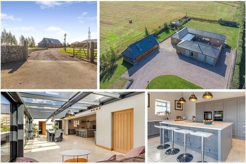 4 bedroom bungalow for sale, The Barn, Hunters Yard, Horncastle Road, Caistor, Market Rasen, LN7
