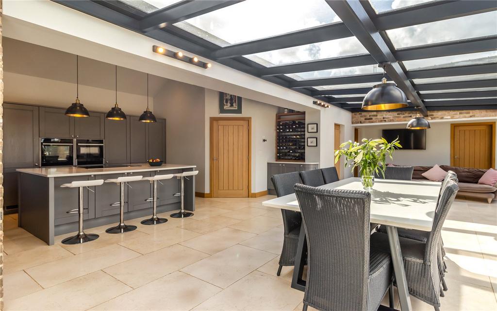 Kitchen/Dining Area