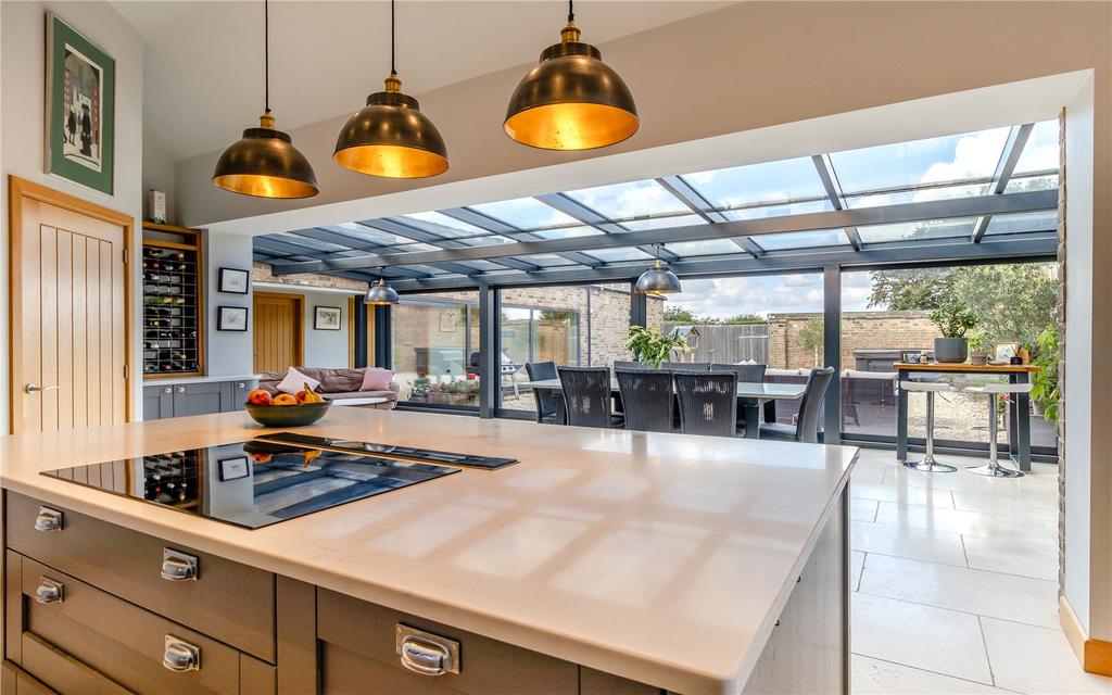 Kitchen/Dining Area