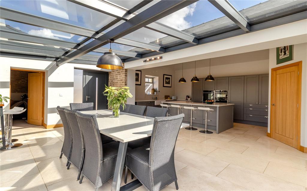 Kitchen/Dining Area