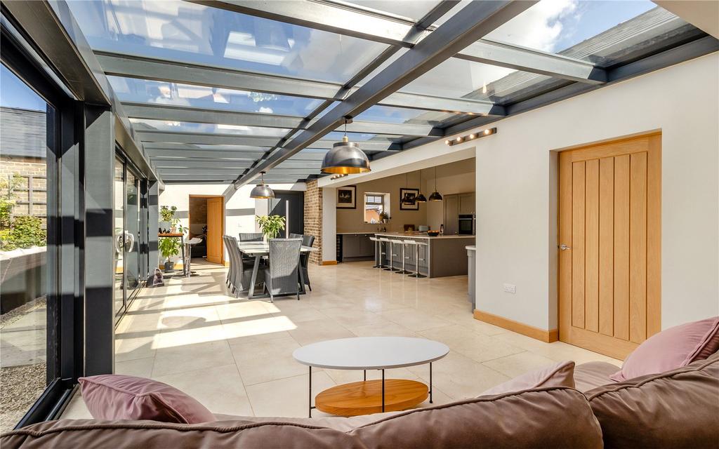 Kitchen/Dining Area