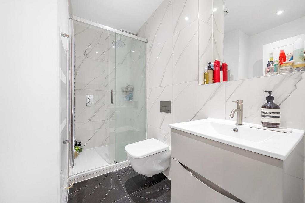 Bathroom.JPG