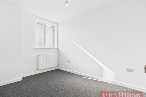 2 bedroom flat to rent, Warren Way, Brighton
