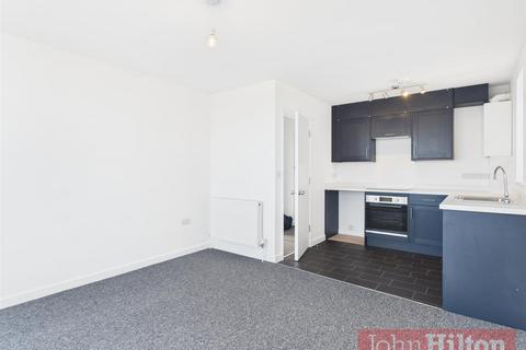 2 bedroom flat to rent, Warren Way, Brighton