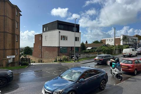 2 bedroom flat to rent, Warren Way, Brighton