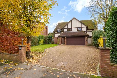 Mayfield Road, Weybridge, KT13