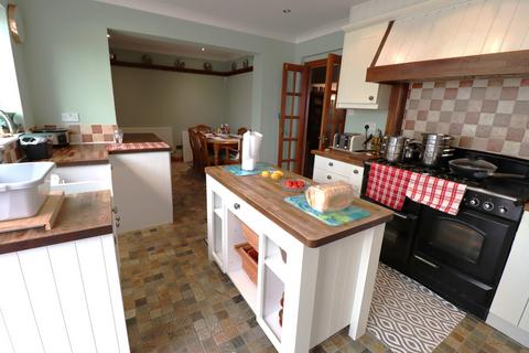 4 bedroom semi-detached house for sale, Daws Heath Road, Daws Heath, Benfleet, SS7